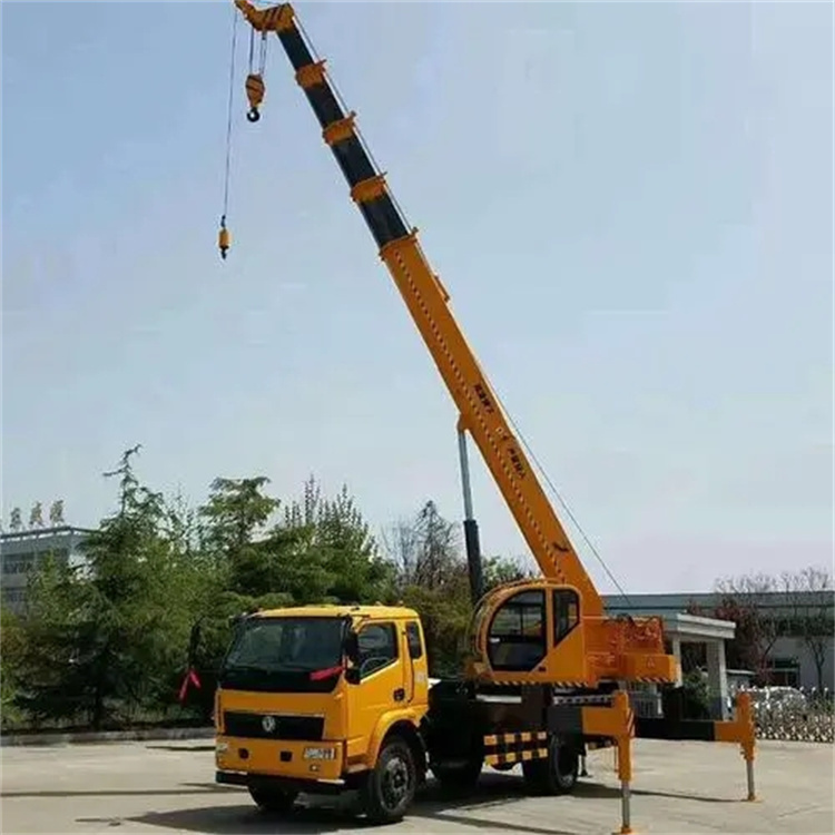 化州钢筋笼入孔时,由吊车采用单点起吊