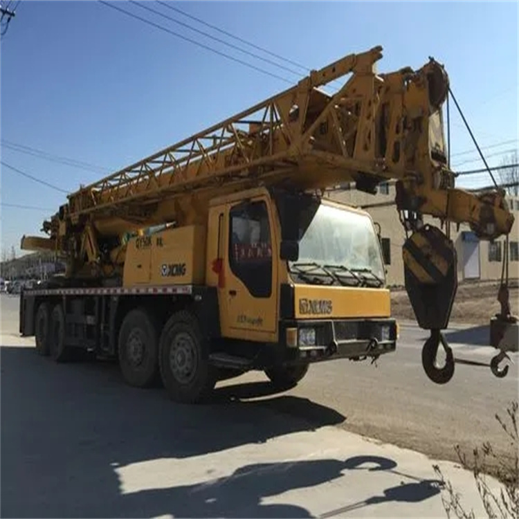 化州吊车怎么吊装挖掘机